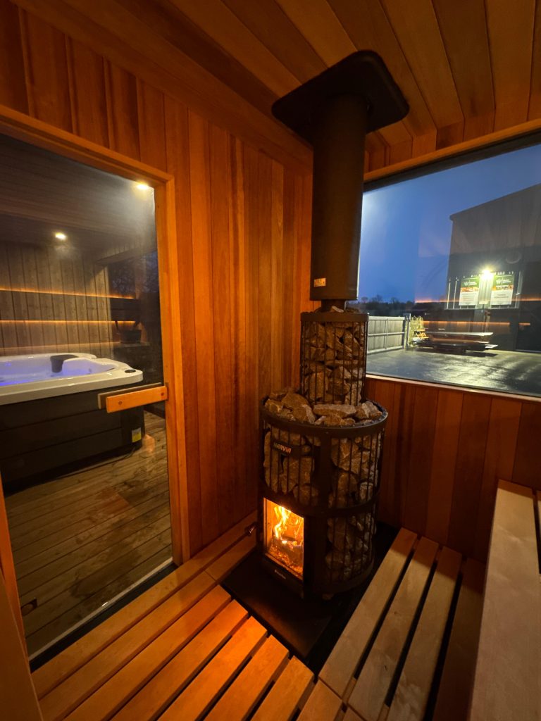 Sauna & Hot tub unit - Twilight Retreat - Image 5