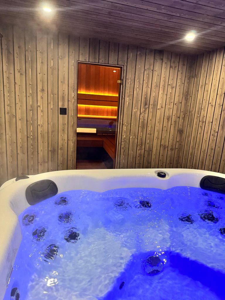 Sauna & Hot tub unit - Twilight Retreat - Image 7